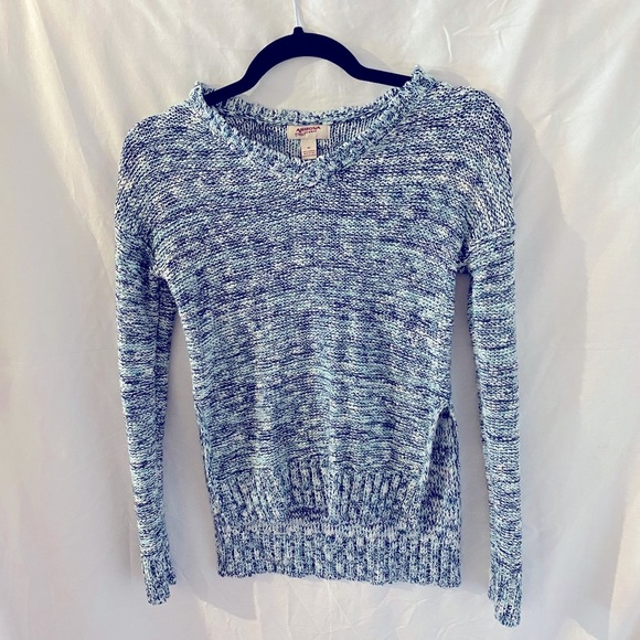 Arizona Jeans Acrylic Sweater. Juniors size XS.  Like New. Side Slits. - Picture 2 of 12